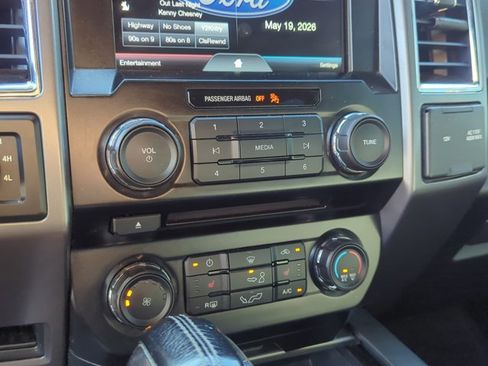Used 2015 Ford F150 XLT w/ Equipment Group 302A Luxury AWD/4WD image 17