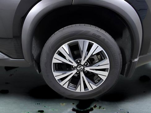 Used 2023 Nissan Rogue SV image 10