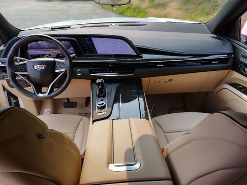 Certified 2024 Cadillac Escalade ESV Premium Luxury image 15