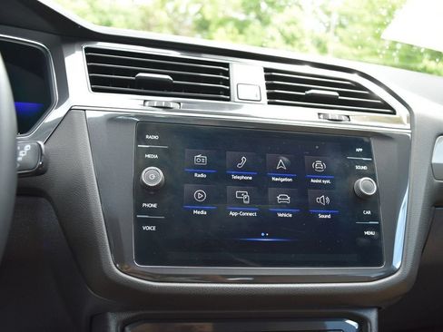Used 2022 Volkswagen Tiguan SE AWD/4WD image 18