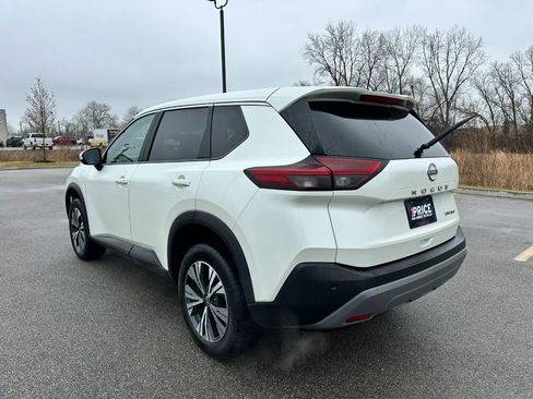 Used 2023 Nissan Rogue SV image 3