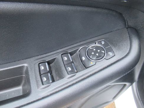 Used 2022 Ford Edge SE image 16