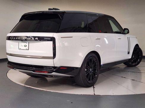 Used 2024 Land Rover Range Rover Long Wheelbase SE AWD/4WD image 2
