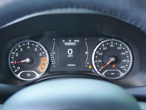 Used 2019 Jeep Renegade Latitude w/ Cold Weather Group FWD image 19