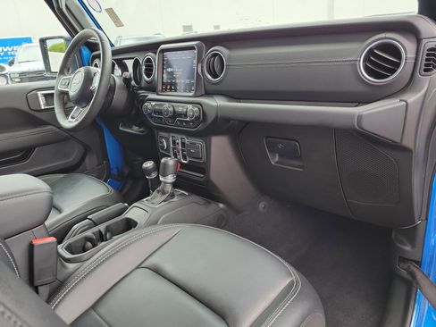 Used 2023 Jeep Wrangler Unlimited Sahara w/ Safety Group AWD/4WD image 16