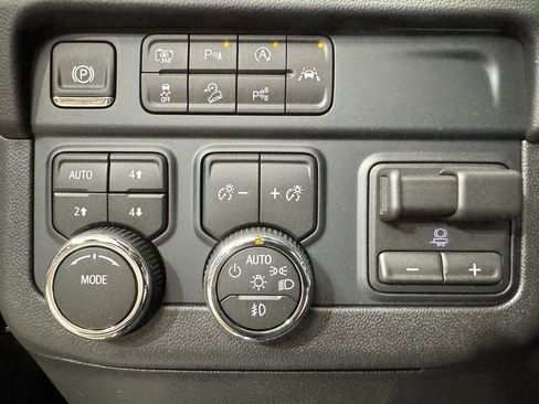 New 2026 Chevrolet Suburban Z71 AWD/4WD image 22