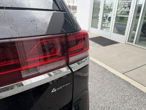 Used 2024 Volkswagen Atlas SEL image 8