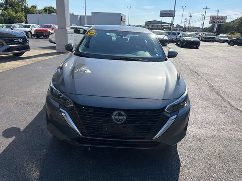 Used 2025 Nissan Sentra SV FWD image 2