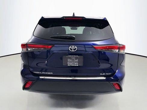 Used 2022 Toyota Highlander XLE AWD/4WD image 6