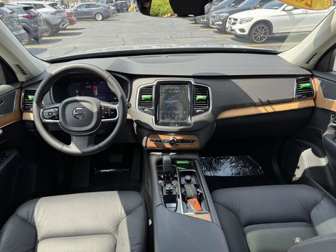 Used 2024 Volvo XC90 B5 Plus image 31