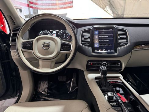 Used 2017 Volvo XC90 T6 Momentum w/ Vision Package image 14
