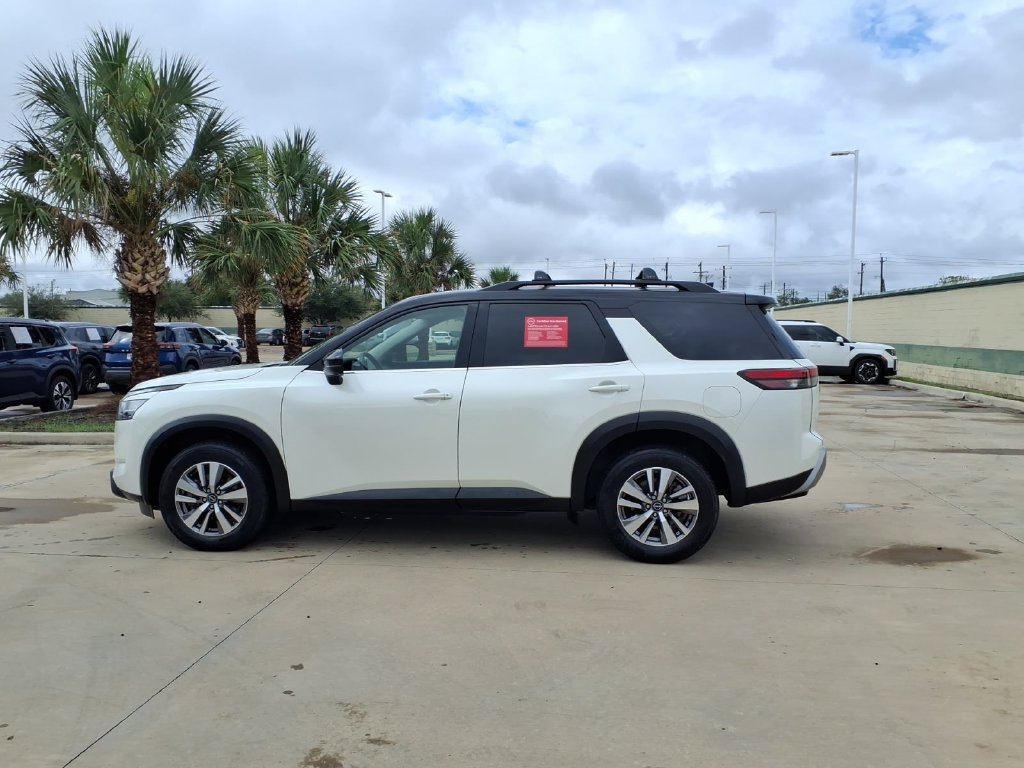 Used 2023 Nissan Pathfinder SL FWD image 2