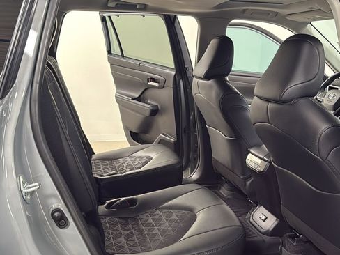 Certified 2024 Toyota Highlander XLE image 18