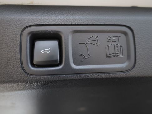 Used 2024 Ford Expedition Limited image 28