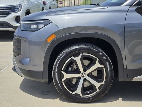 Used 2025 Volkswagen Tiguan SE AWD/4WD image 6