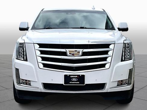 Used 2018 Cadillac Escalade Luxury image 3