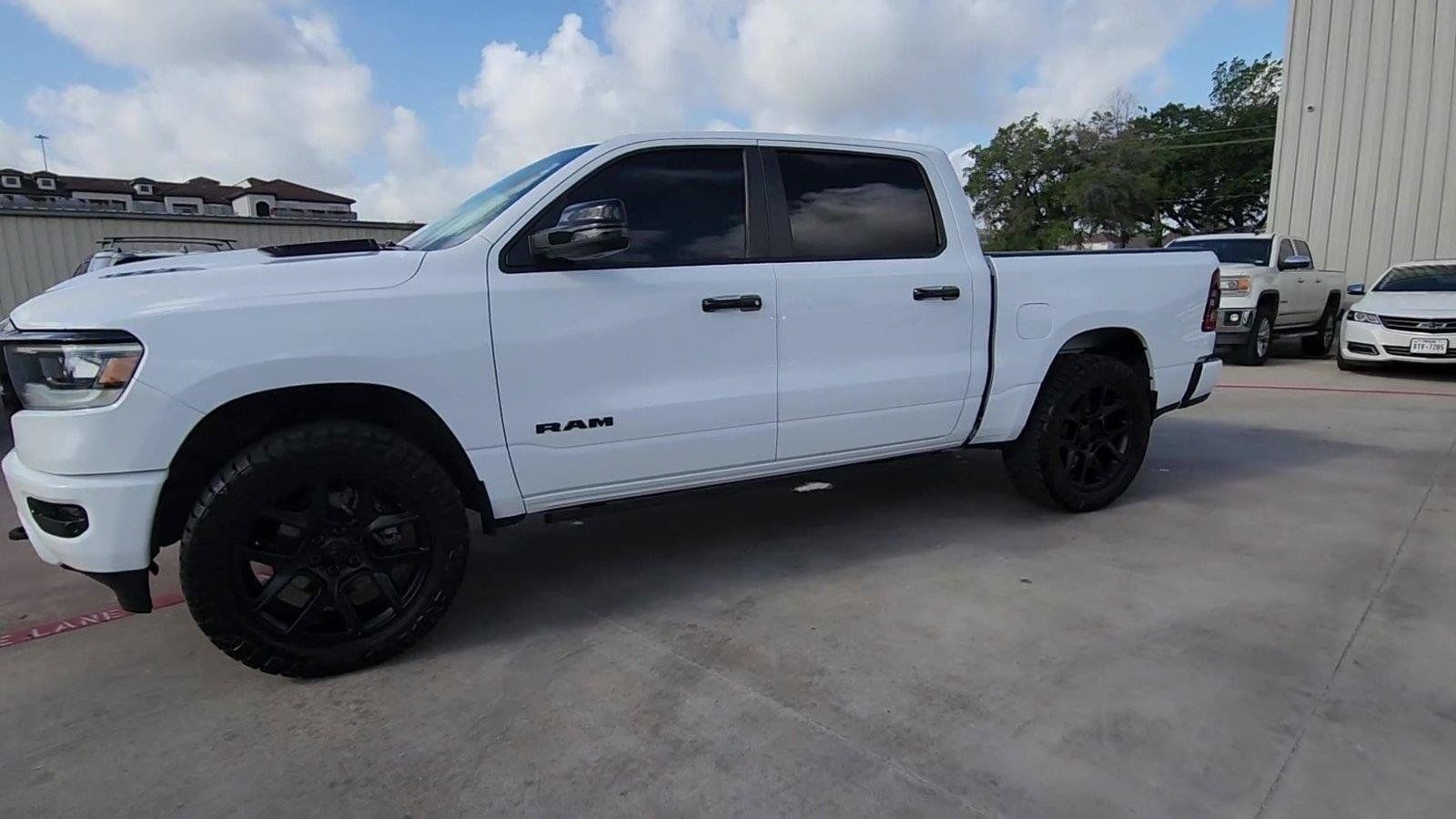 Used 2024 RAM 1500 Laramie AWD/4WD image 4