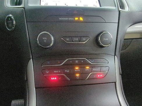 Used 2019 Ford Edge SEL w/ Equipment Group 201A FWD image 14