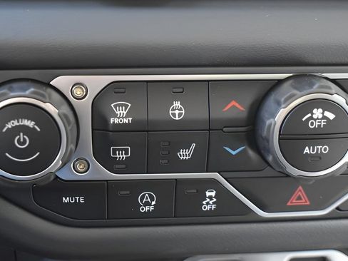 Used 2025 Jeep Gladiator Sport AWD/4WD image 22
