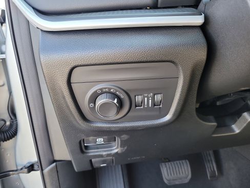 New 2025 Jeep Grand Cherokee Altitude RWD image 21