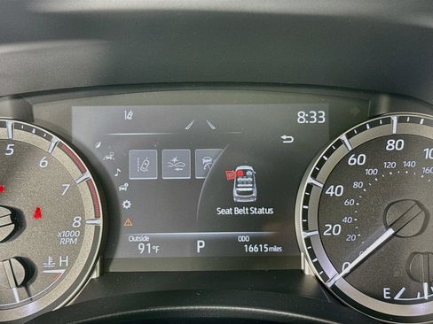Used 2023 Toyota Highlander XLE AWD/4WD image 13