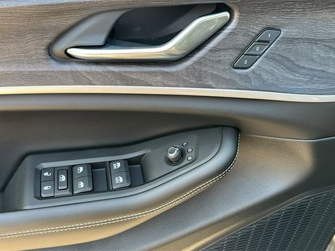 New 2025 Jeep Grand Cherokee Limited w/ Trailer Tow Package image 12