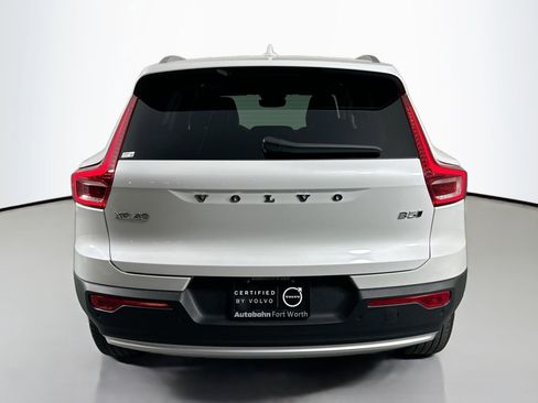 Certified 2023 Volvo XC40 B5 Plus w/ Climate Package image 7
