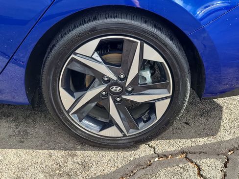 Used 2023 Hyundai Elantra Limited image 16