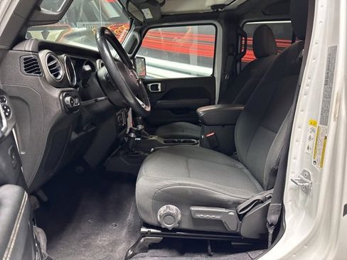 Used 2019 Jeep Wrangler Unlimited Sahara image 4