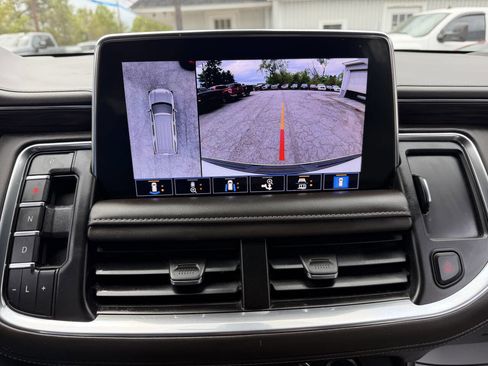 Used 2021 Chevrolet Tahoe Z71 w/ Z71 Off-Road Package AWD/4WD image 18