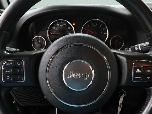 Used 2018 Jeep Wrangler Unlimited Sahara w/ Connectivity Group image 13