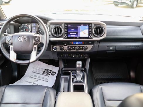 Used 2022 Toyota Tacoma Limited image 7