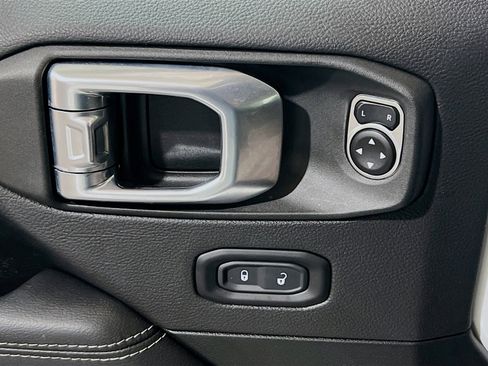 Used 2021 Jeep Wrangler Unlimited Sahara image 14