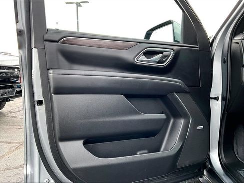 Used 2023 Chevrolet Tahoe Z71 w/ Luxury Package AWD/4WD image 9
