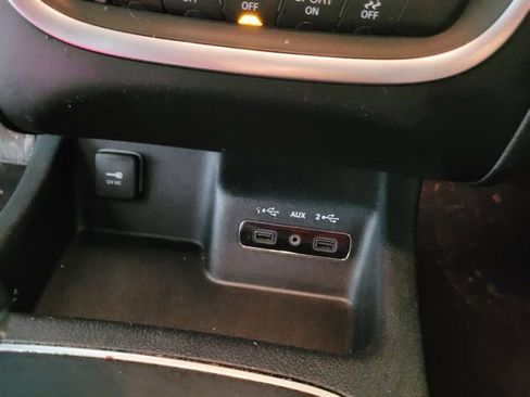 Used 2019 Dodge Durango SXT image 36