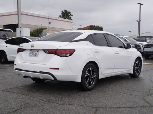 Used 2025 Nissan Sentra SV image 4