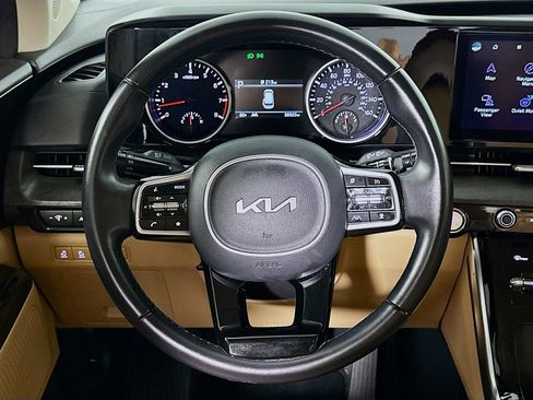 Used 2022 Kia Carnival EX FWD image 19