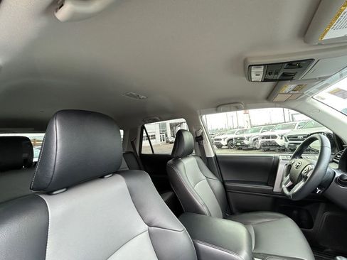 Used 2022 Toyota 4Runner SR5 Premium image 27