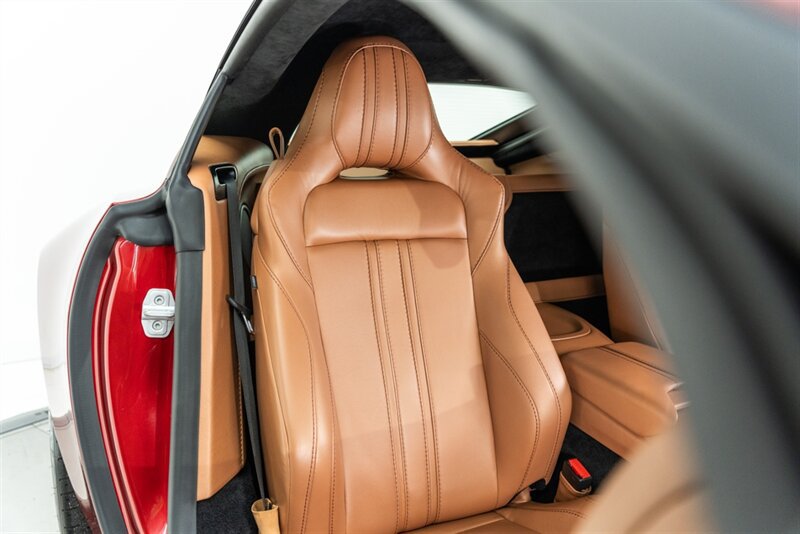 Used 2020 Aston Martin V8 Vantage Coupe RWD image 50