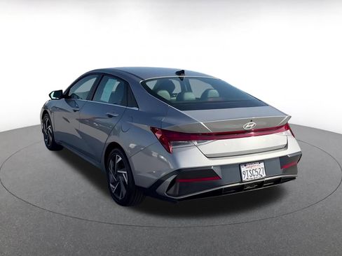 Used 2025 Hyundai Elantra Limited image 11