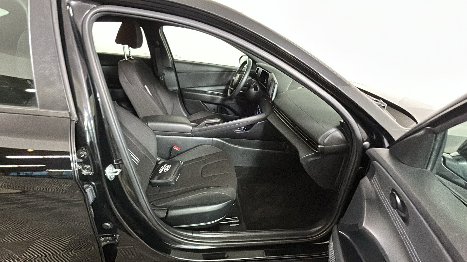 Used 2025 Hyundai Elantra Sport FWD image 36