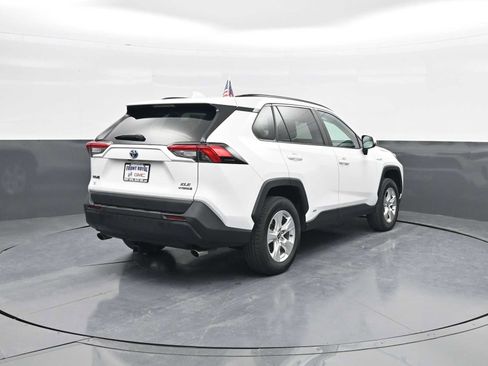 Used 2021 Toyota RAV4 XLE w/ Convenience Package image 7