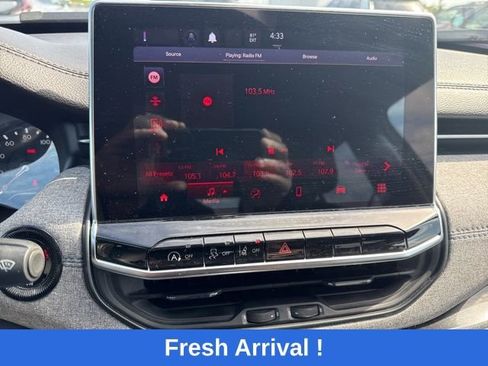 Used 2023 Jeep Compass Sport image 6