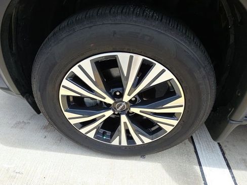 Used 2023 Nissan Rogue SV image 10