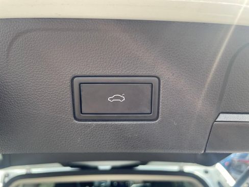 Used 2023 Volkswagen Atlas SE AWD/4WD image 21