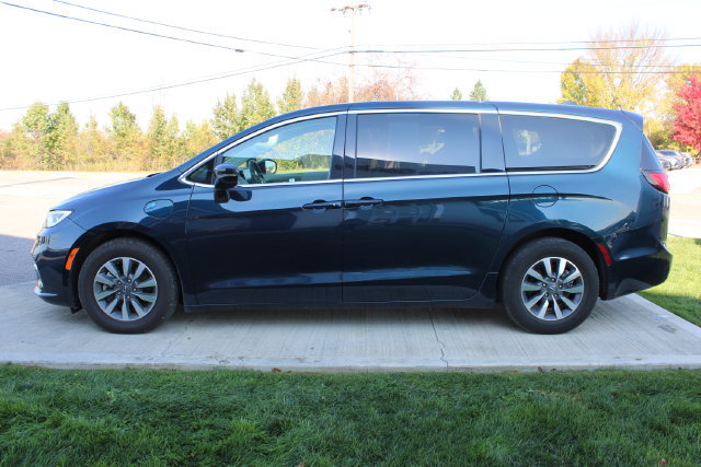 Used 2024 Chrysler Pacifica Limited FWD image 26