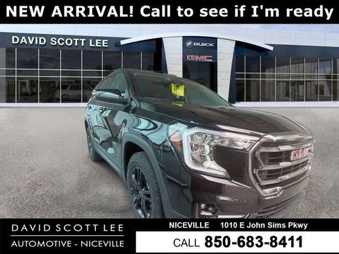 Used 2024 GMC Terrain AT4 AWD/4WD image 1