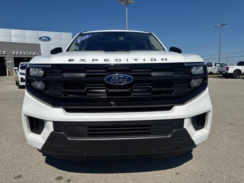 New 2025 Ford Expedition Active image 8