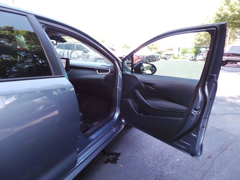 Used 2025 Toyota Corolla LE FWD image 37