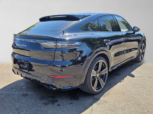 Used 2022 Porsche Cayenne Turbo AWD/4WD image 3